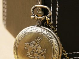 Alice nel Paese Delle Meraviglie - orologio bianconiglio