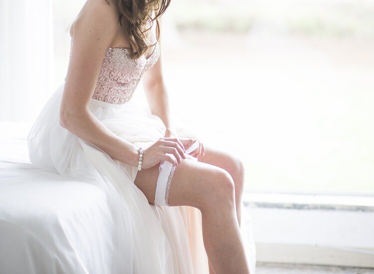 Giarrettiera Da Sposa Con Campanella E Anello Cuore - Pizzo Bianco E Raso, Elastica, Accessorio Matrimonio, Regalo Per Lei