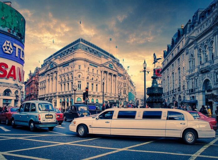 Addio al celibato in limousine