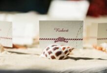 Cos’è la escort card per matrimonio, l’alternativa originale e creativa al tableau mariage Cos'è la escort card