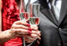 Abiti da invitate per matrimoni: i 5 colori da evitare abiti da invitate per matrimoni