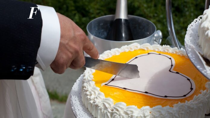 taglio della torta matrimonio